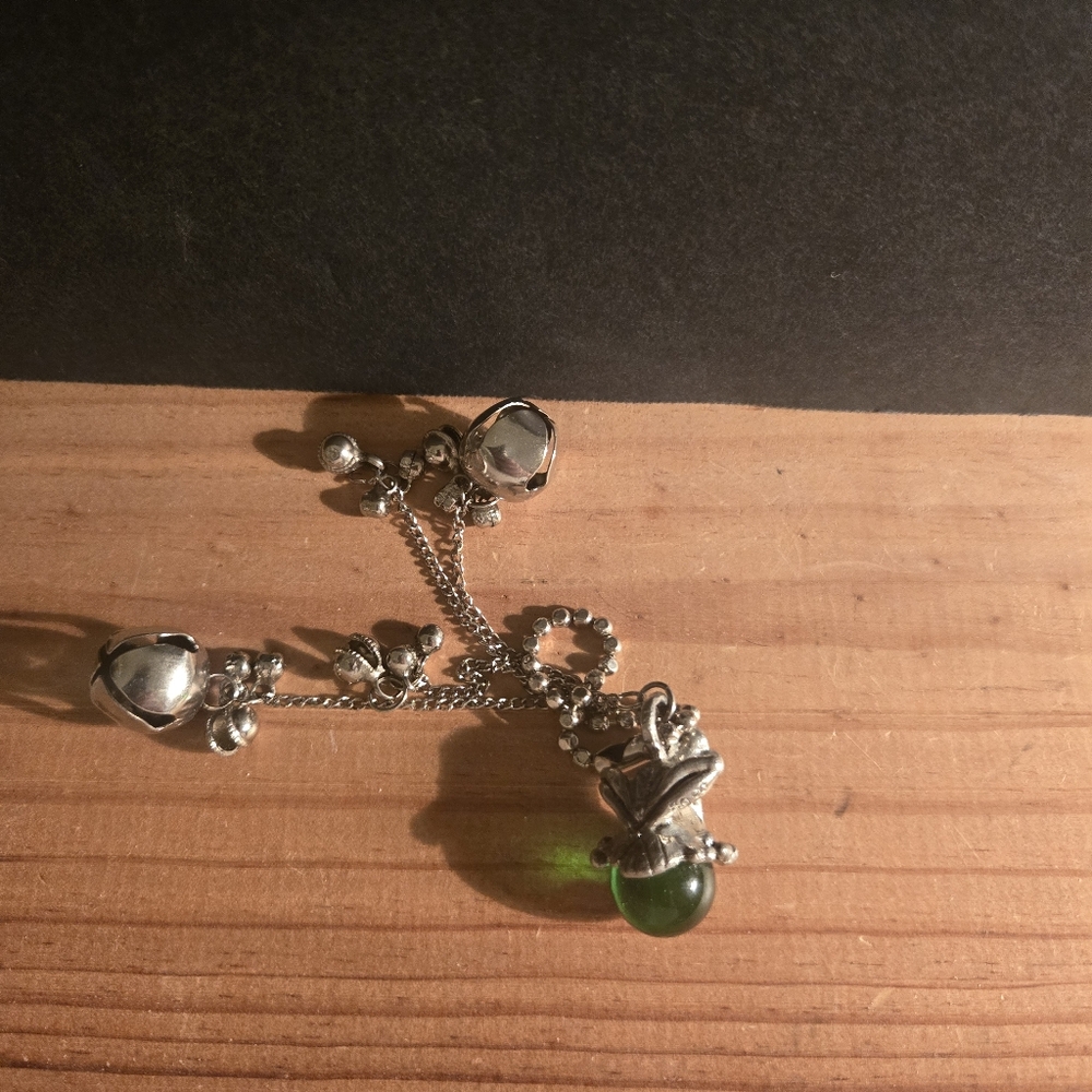 BEAUTIFUL SIGNED CCI PEWTER GREEN GLASS BALL FROG FAIRY BELLS CHARM - Picture 3 of 8